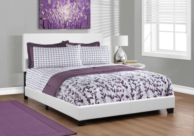 BED - QUEEN SIZE / WHITE LEATHER-LOOK