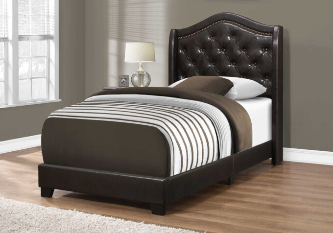 BED - TWIN SIZE / BROWN LEATHER-LOOK WITH BRASS TRIM