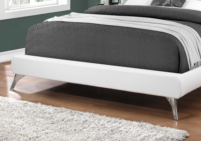 BED - QUEEN SIZE / WHITE LEATHER-LOOK WITH CHROME LEGS - Image 2