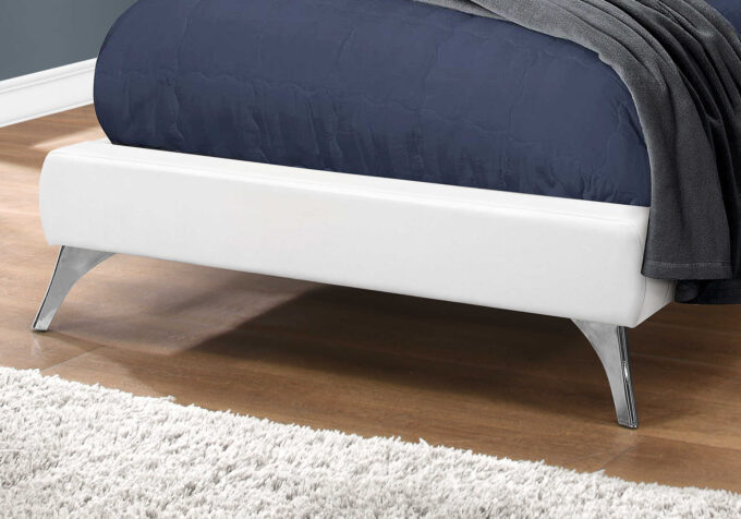 BED - TWIN SIZE / WHITE LEATHER-LOOK WITH CHROME LEGS - Image 2