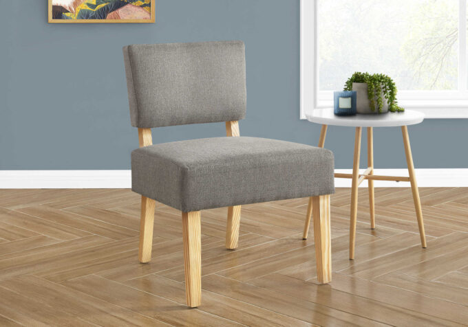 ACCENT CHAIR - LIGHT GREY FABRIC / NATURAL WOOD LEGS