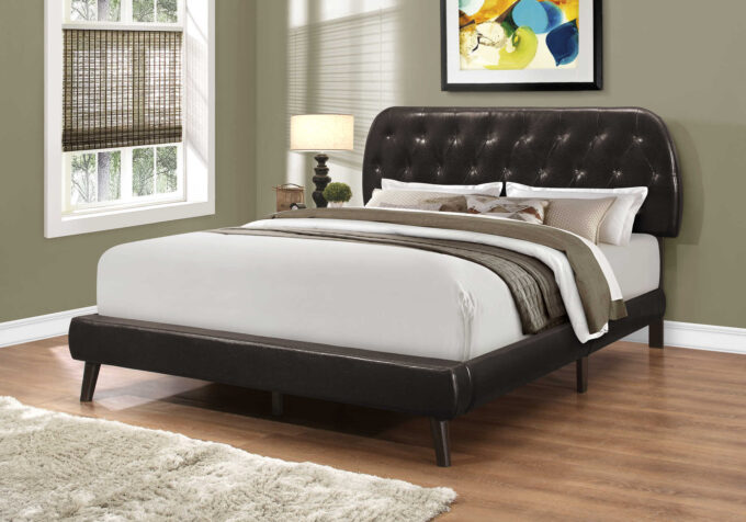 BED - QUEEN SIZE / BROWN LEATHER-LOOK WITH WOOD LEGS