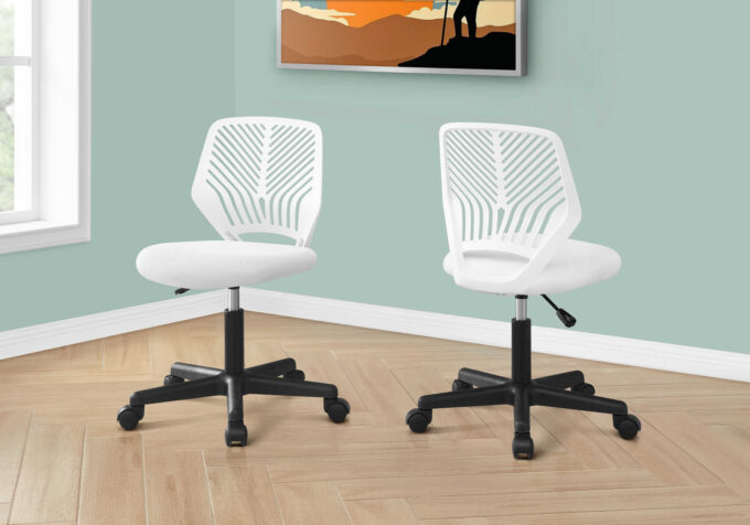 OFFICE CHAIR - WHITE JUVENILE / BLACK BASE ON CASTORS