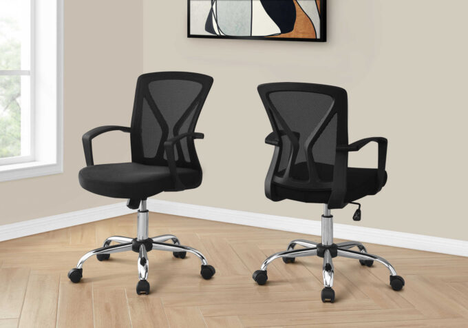 OFFICE CHAIR - BLACK / CHROME BASE ON CASTORS