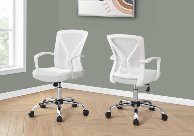 OFFICE CHAIR - WHITE / CHROME BASE ON CASTORS